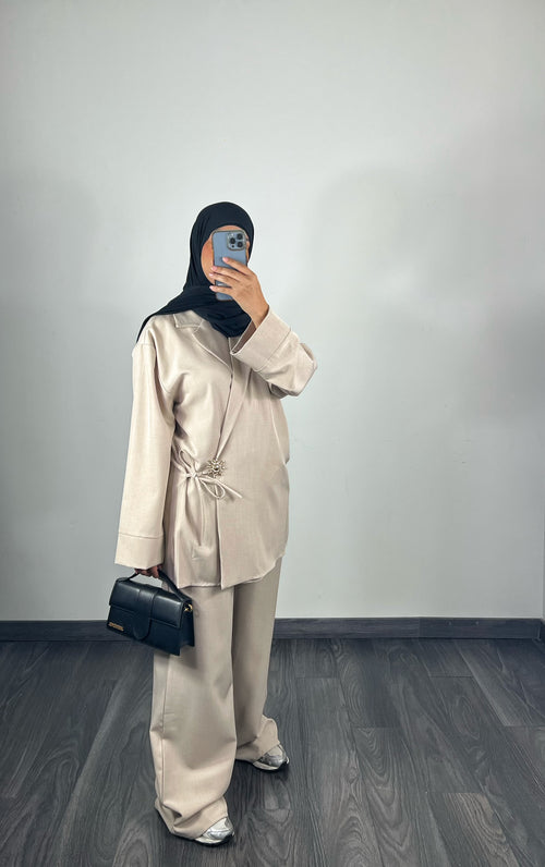 Ensemble blazer broche, couleur beige