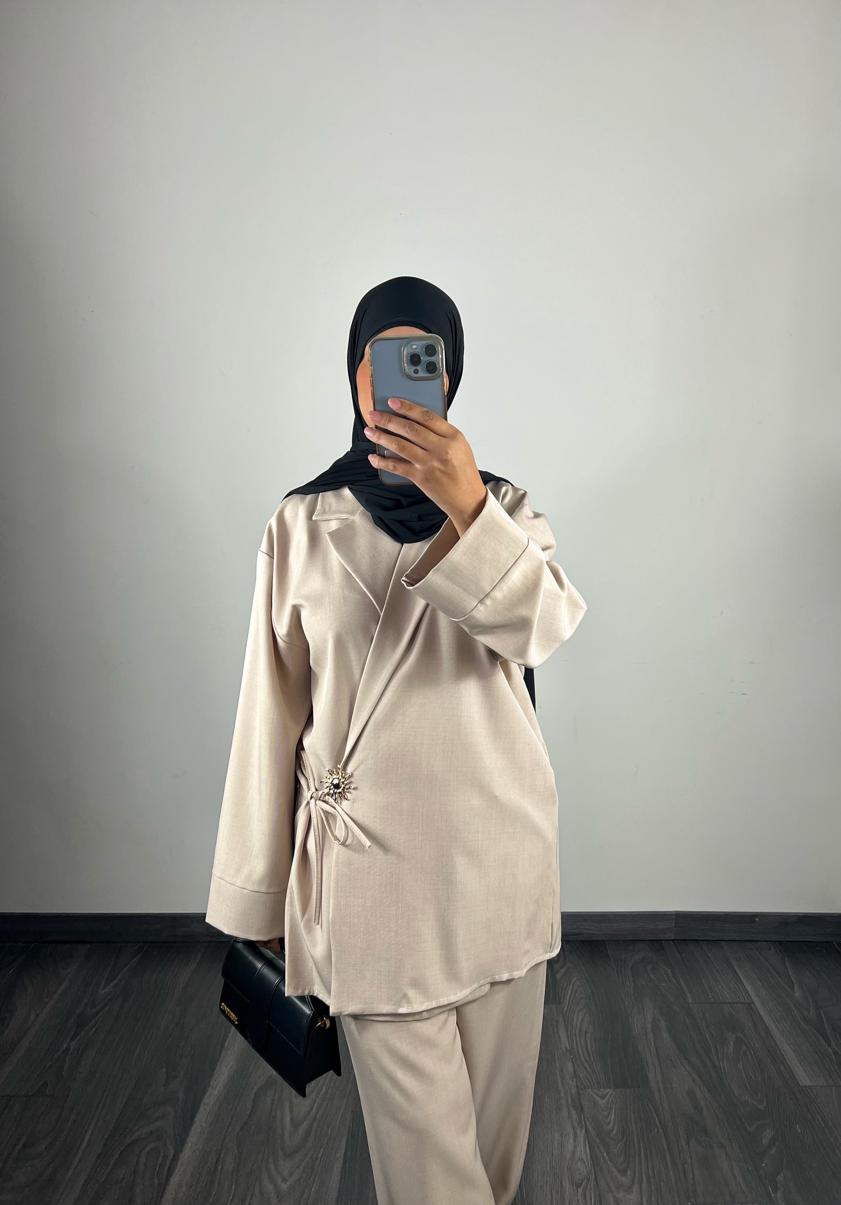 Ensemble blazer broche, couleur beige