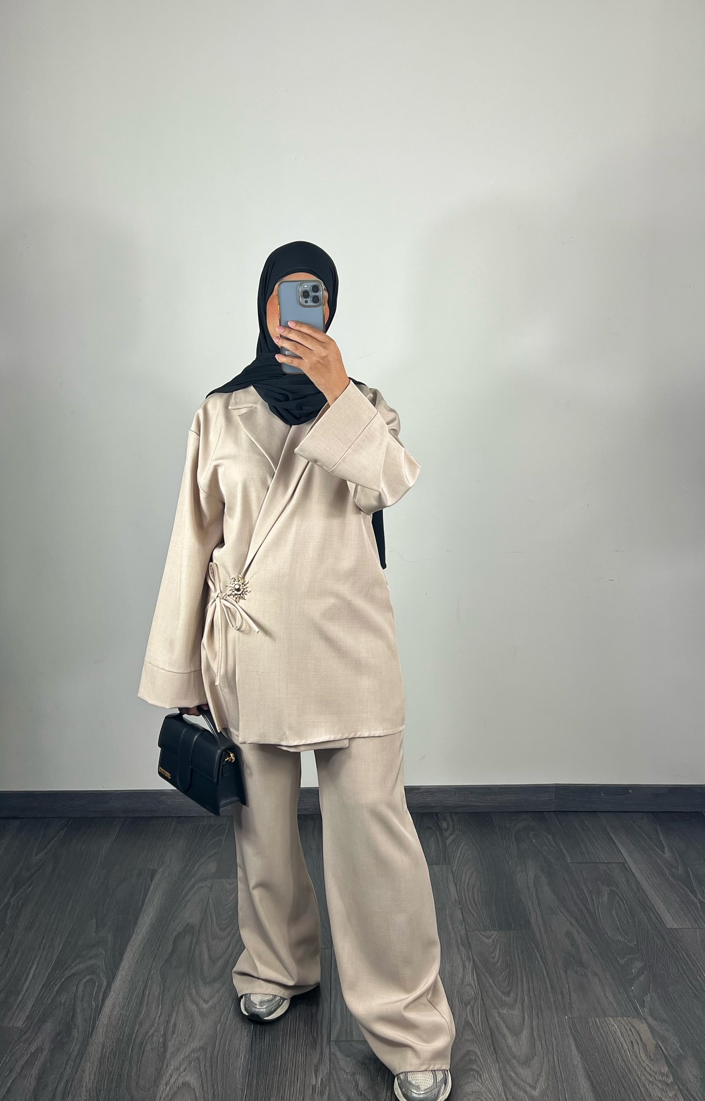 Ensemble blazer broche, couleur beige